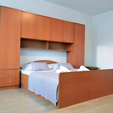 Palit Ap Family & Pet Friendly In Rab Apartment Rab Town