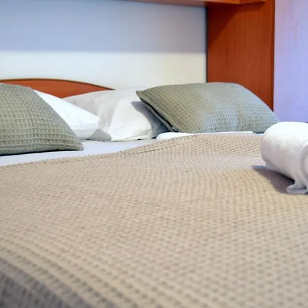 Palit Ap Family & Pet Friendly In Rab Apartment *